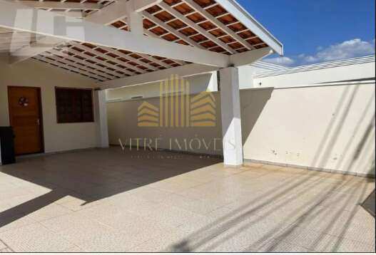 Casa à venda, com 3 quartos, 135m² - Vitré Assessoria e Negócios Ltda