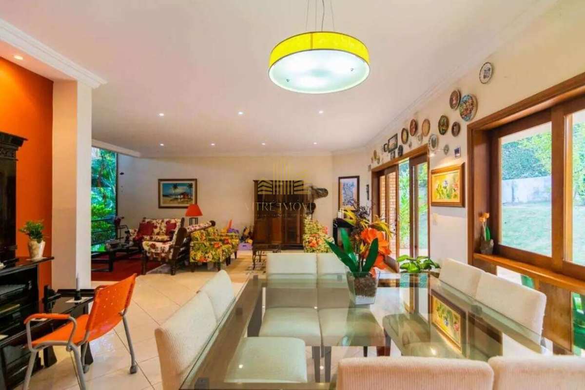 Casa a venda no condomínio  Alphaville - Vitré Assessoria e Negócios Ltda