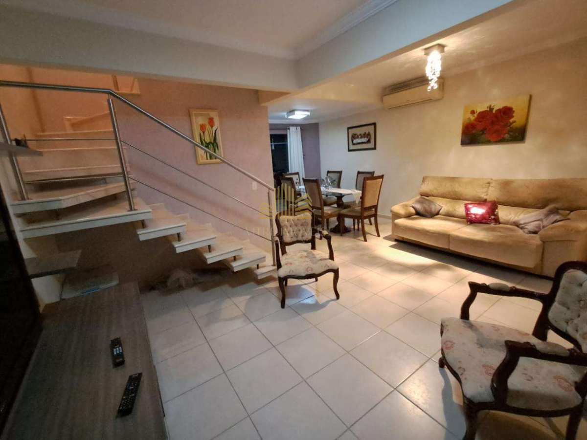 Casa à venda no Condomínio Corsega  no Parque Rural Fazenda Santa Cândida, Campinas - Vitré Assessoria e Negócios Ltda