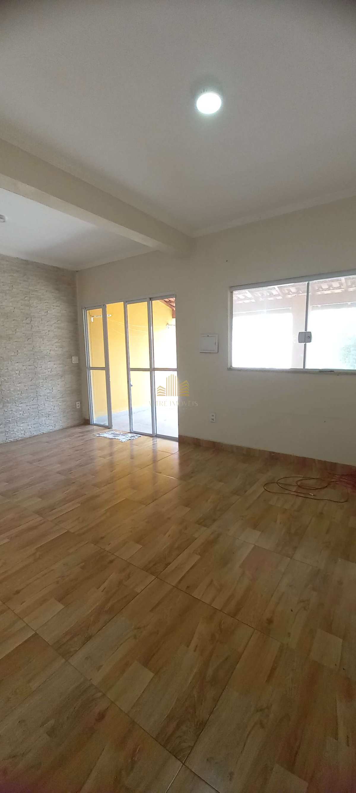 Bairro Matão Casa à venda, com 2 quartos, 1 suíte, quintal, recém reformada oportunidade aceita FGTS e financiamento. - Vitré Assessoria e Negócios Ltda