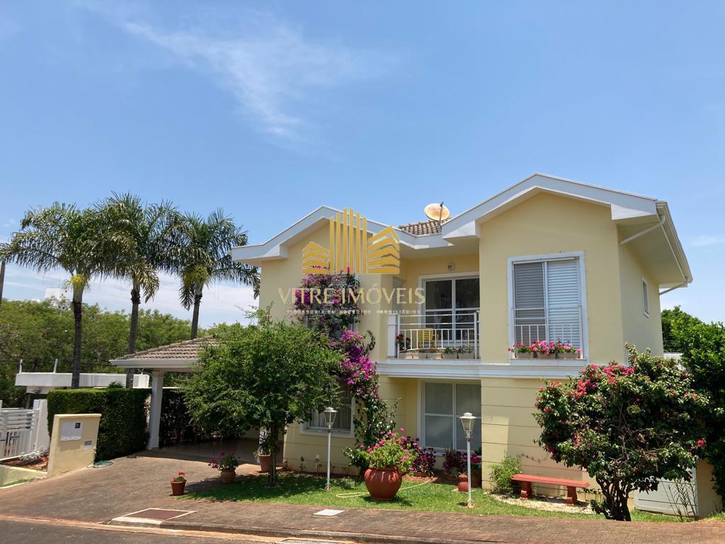 Casa com 4 suítes em Condomínio Fechado, aceita financiamento e FGTS. - Vitré Assessoria e Negócios Ltda