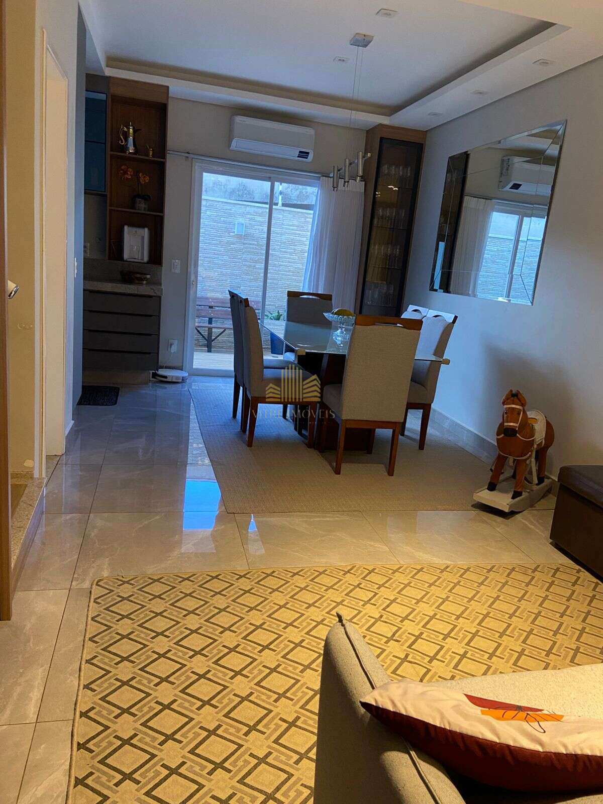 Casa nas Mansões Santo Antônio, com 3 quartos, 1 suite, 95m² útil. Aceita Financiamento e FGTS. Magnífica casa no bairro mansões Santo Antônio em Camp - Vitré Assessoria e Negócios Ltda