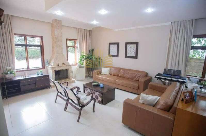 Casa em Alphaville Campinas com 4 suites, piscina, gourmet completo. Oportunidade aceita financiamento e FGTS. - Vitré Assessoria e Negócios Ltda