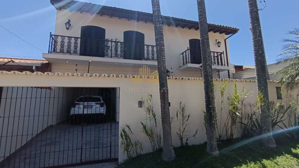 Linda casa a venda com 3 quartos, uma suíte, ampla e reformada, área gourmet, aceita financiamento e FGTS. - Vitré Assessoria e Negócios Ltda